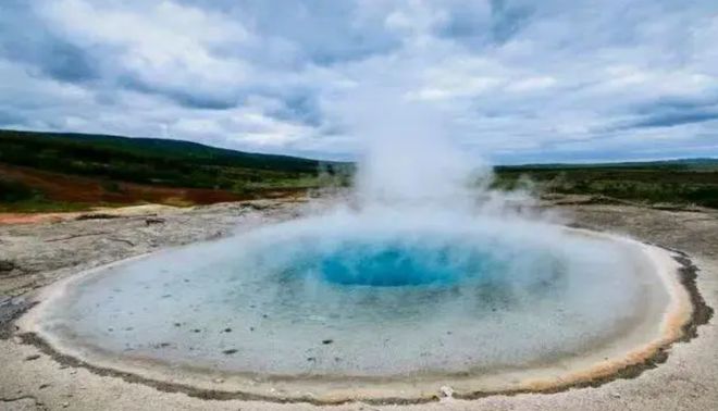 什么是地源热泵？挖口井就能代替空调实现冬暖夏凉怎么做到的？(图1)