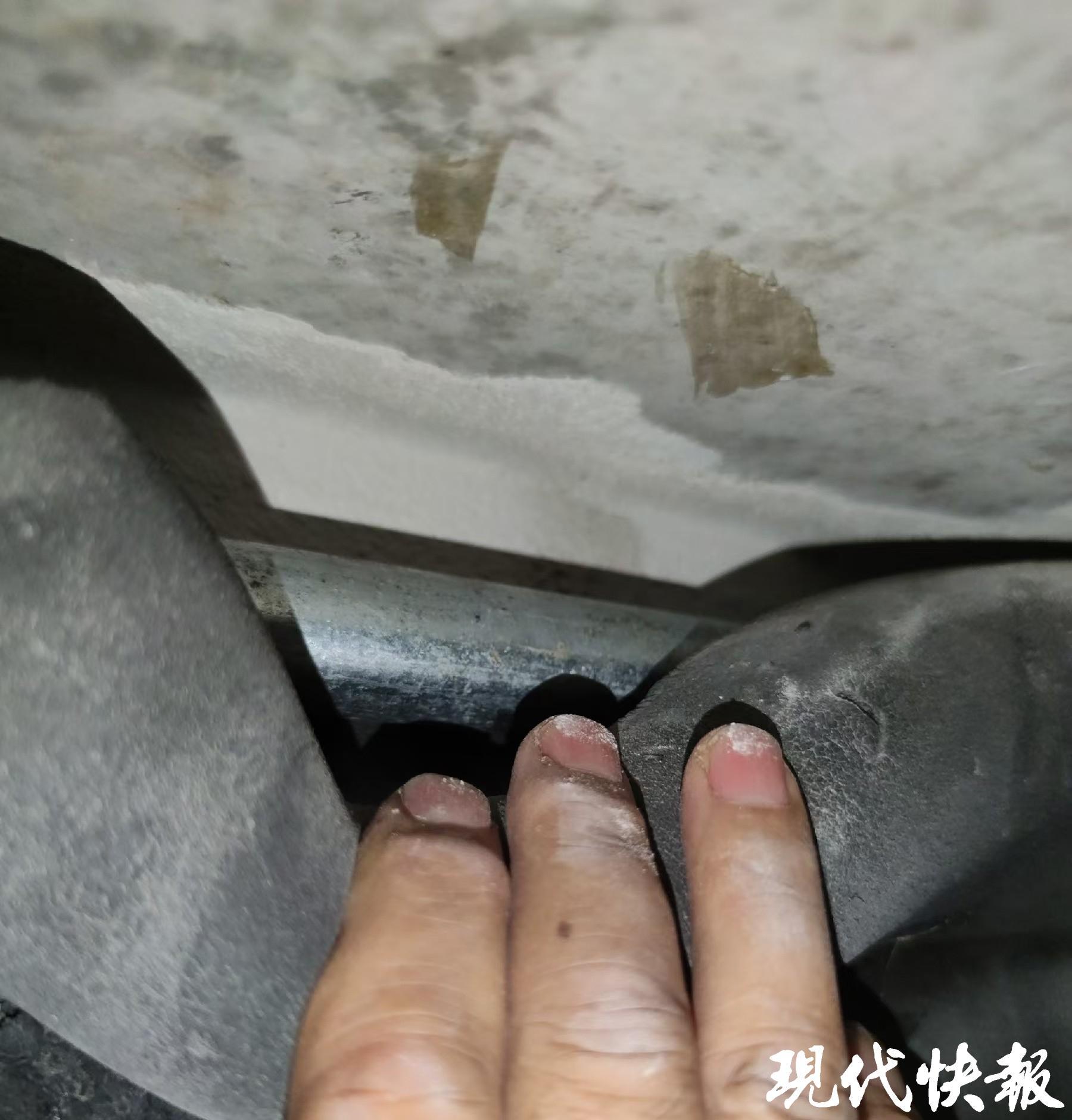 九游体育快快帮|空调新风系统施工太“水”新小区几十户成“水帘洞”(图3) 九游体育快快帮|空调新风系统施工太“水”新小区几十户成“水帘洞”(图3)