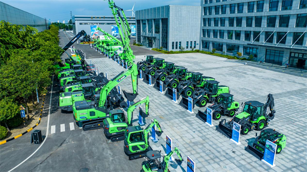 徐工机械上半九游体育年“成绩单”:取得经济、社会效益双丰收(图5) 徐工机械上半九游体育年“成绩单”:取得经济、社会效益双丰收(图5)